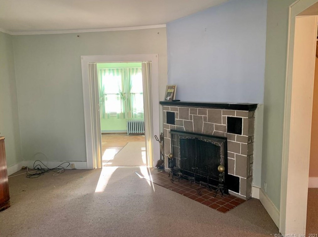 370 Hawthorne Ave, Derby CT 06418-1121 exterior