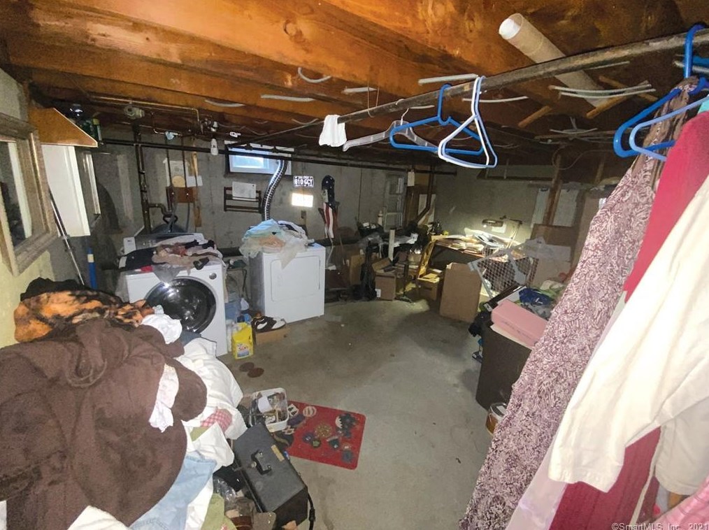 212 Centerbrook Rd, New Haven CT 06518-3413 exterior