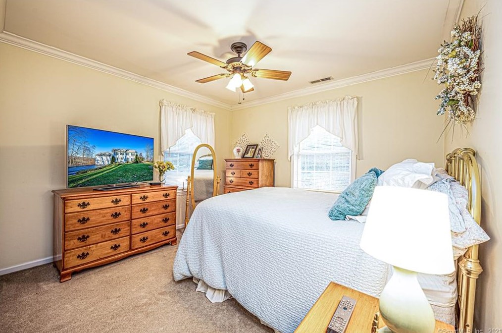 239 Fans Rock Rd, New Haven CT 06518-2014 exterior