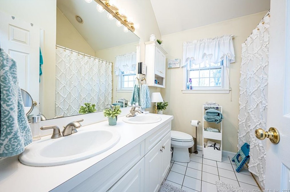 239 Fans Rock Rd, New Haven CT 06518-2014 exterior