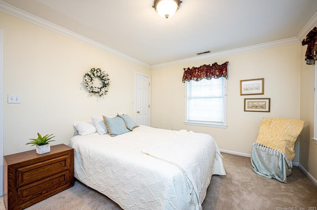 239 Fans Rock Rd, New Haven CT 06518-2014 exterior