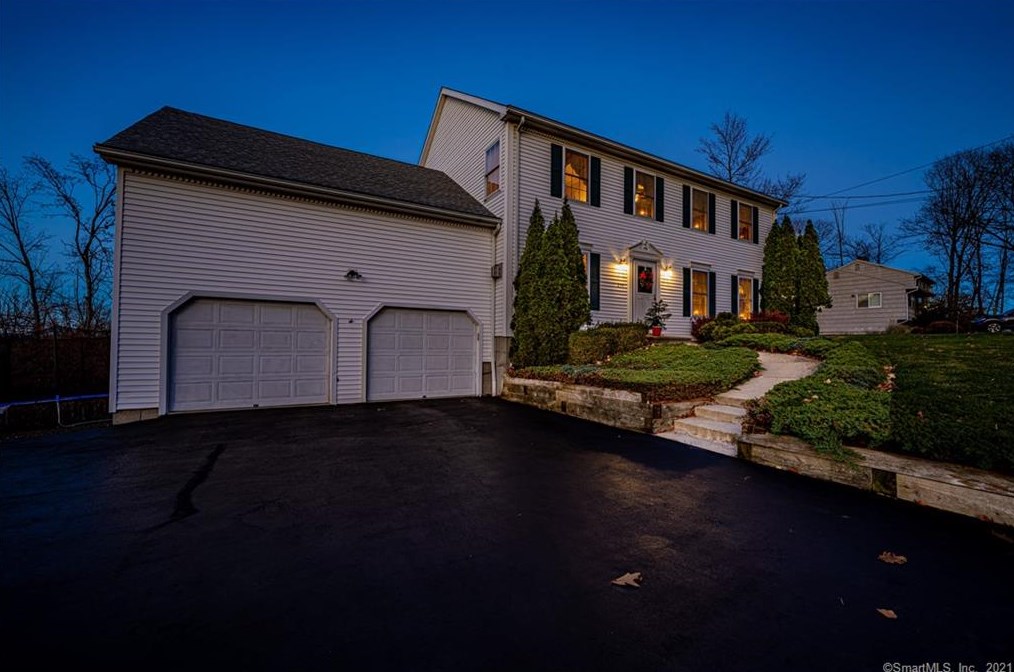 239 Fans Rock Rd, New Haven CT 06518-2014 exterior