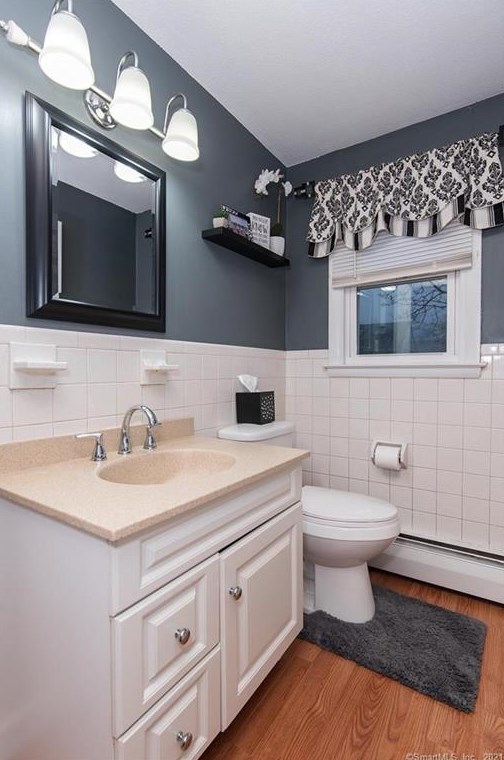 21 Robbins Ave, Hartford CT 06111-3731 exterior