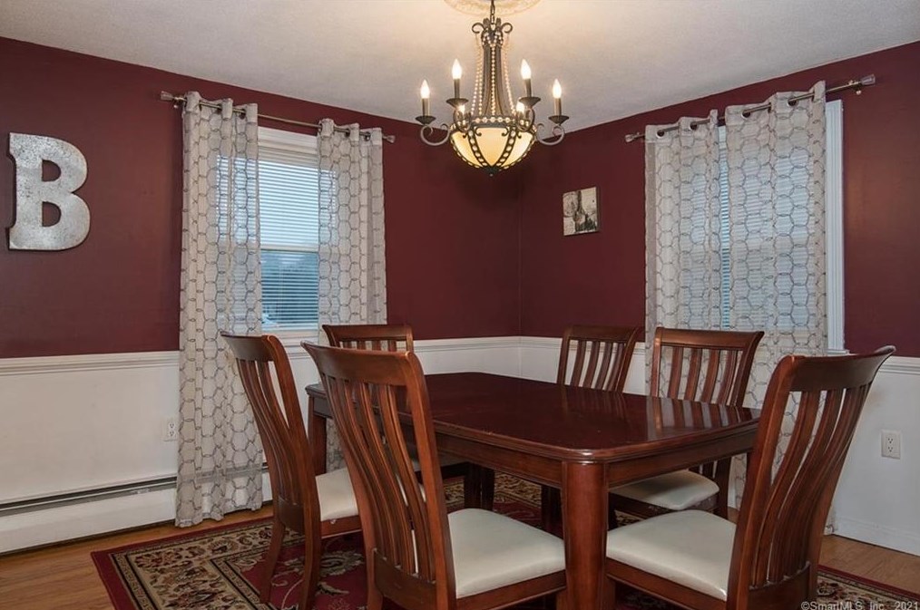 21 Robbins Ave, Hartford CT 06111-3731 exterior