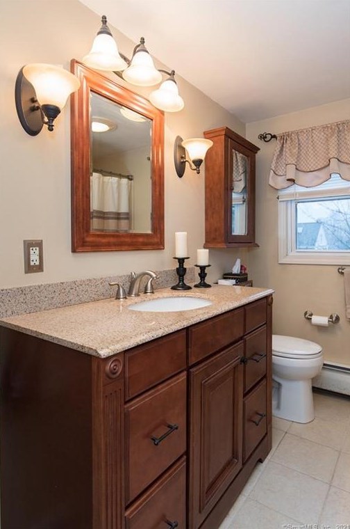 21 Robbins Ave, Hartford CT 06111-3731 exterior