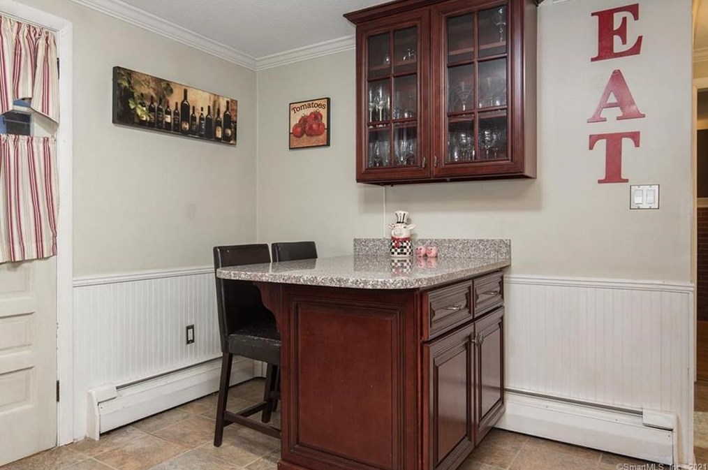 21 Robbins Ave, Hartford CT 06111-3731 exterior