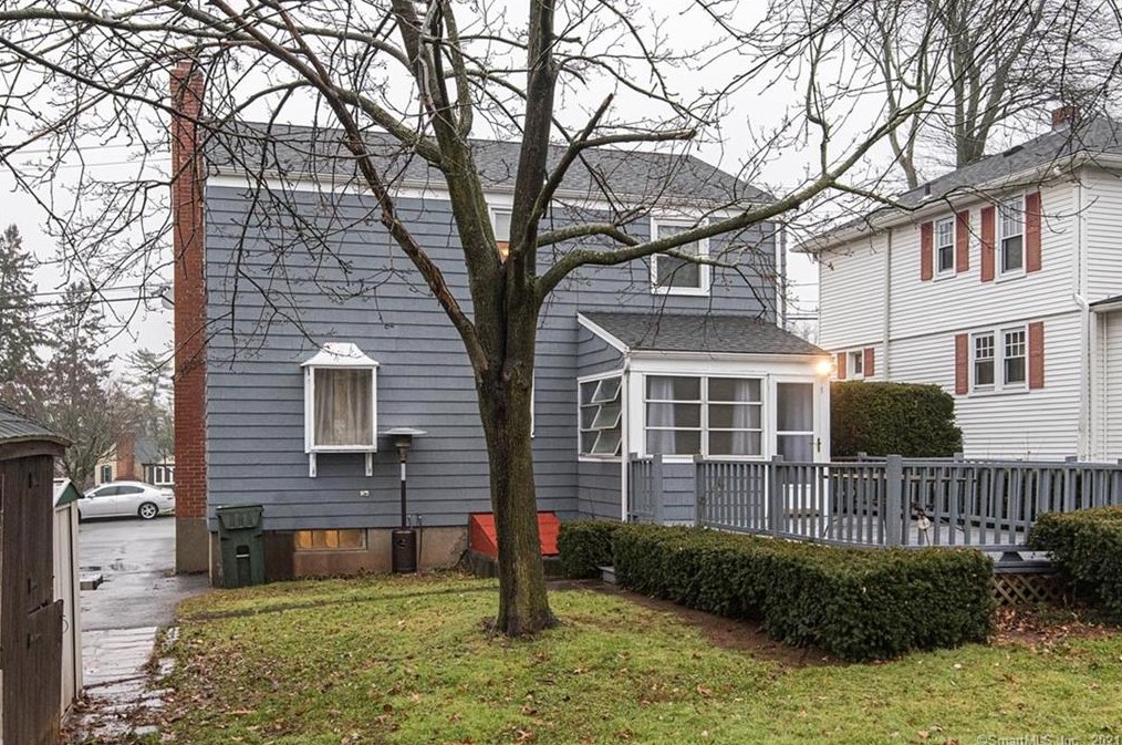 21 Robbins Ave, Hartford CT 06111-3731 exterior