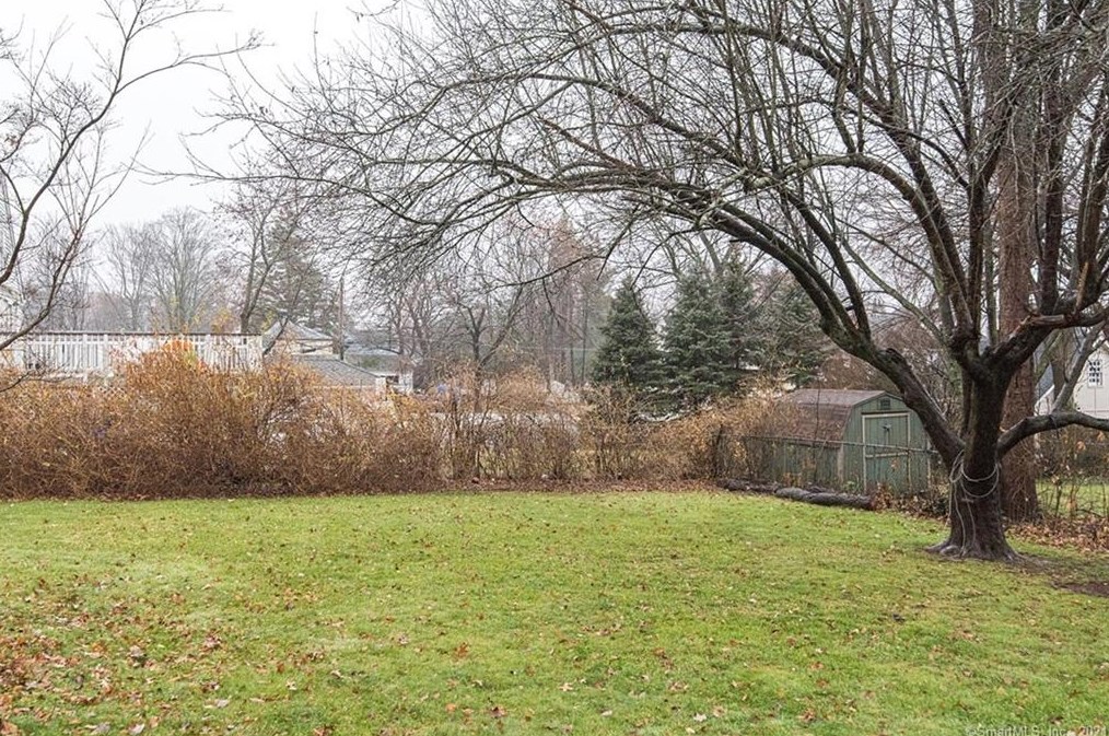 21 Robbins Ave, Hartford CT 06111-3731 exterior