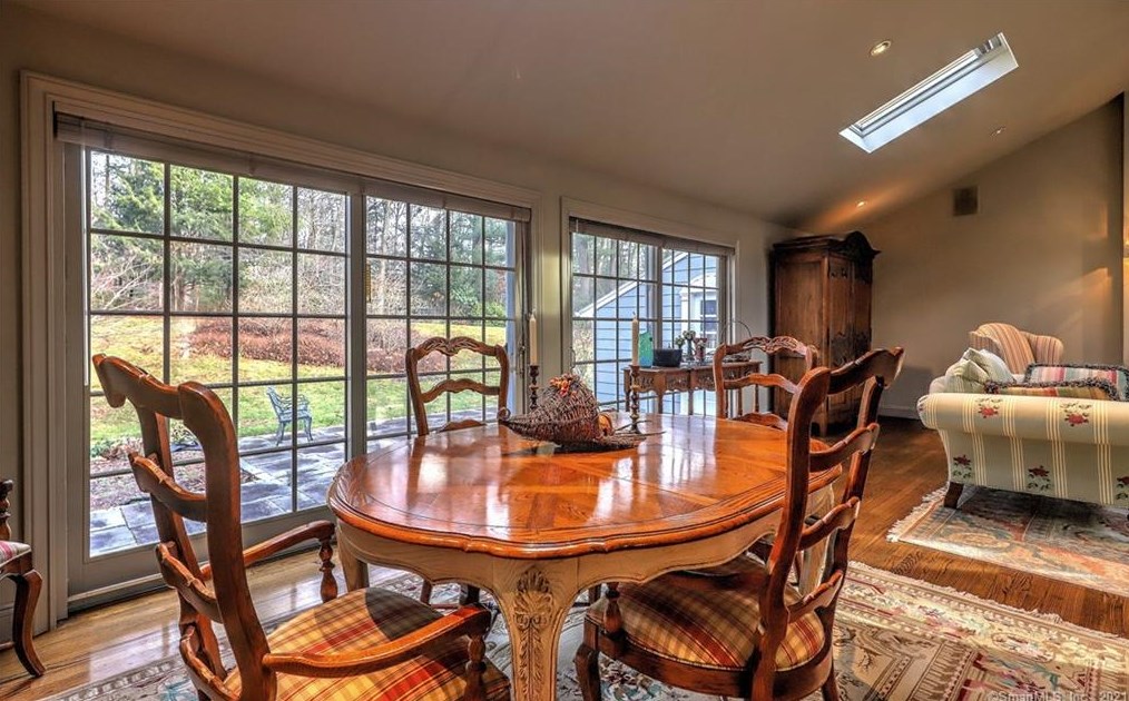 15 Hallsey Ln, New Haven CT 06525-1028 exterior