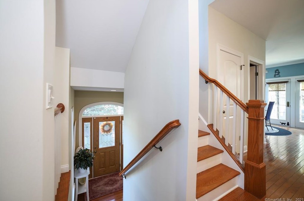 1 Lawrence Ave, Danbury CT  06810-5180 exterior