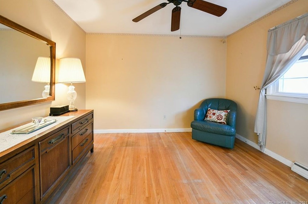 15 Elizabeth Rd, New Haven CT 06514-3203 exterior