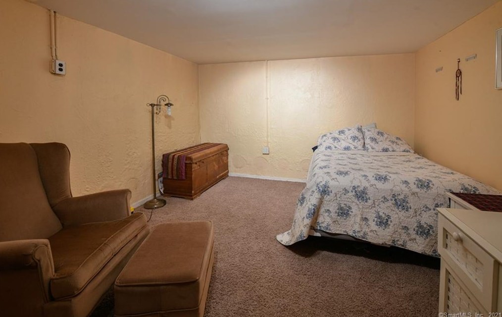 15 Elizabeth Rd, New Haven CT 06514-3203 exterior