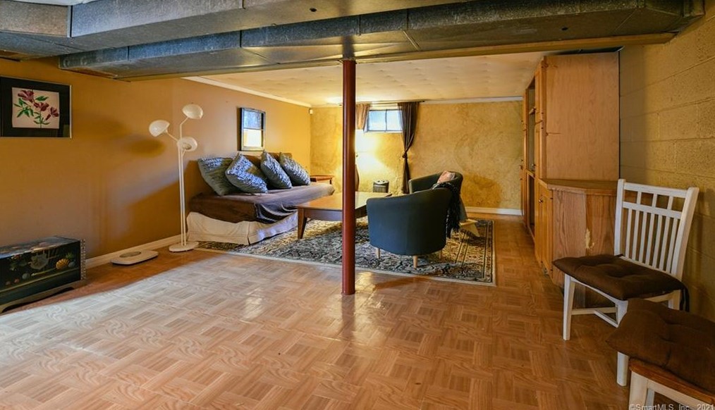 15 Elizabeth Rd, New Haven CT 06514-3203 exterior