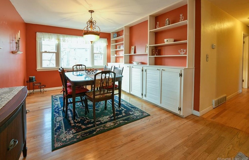 15 Elizabeth Rd, New Haven CT 06514-3203 exterior