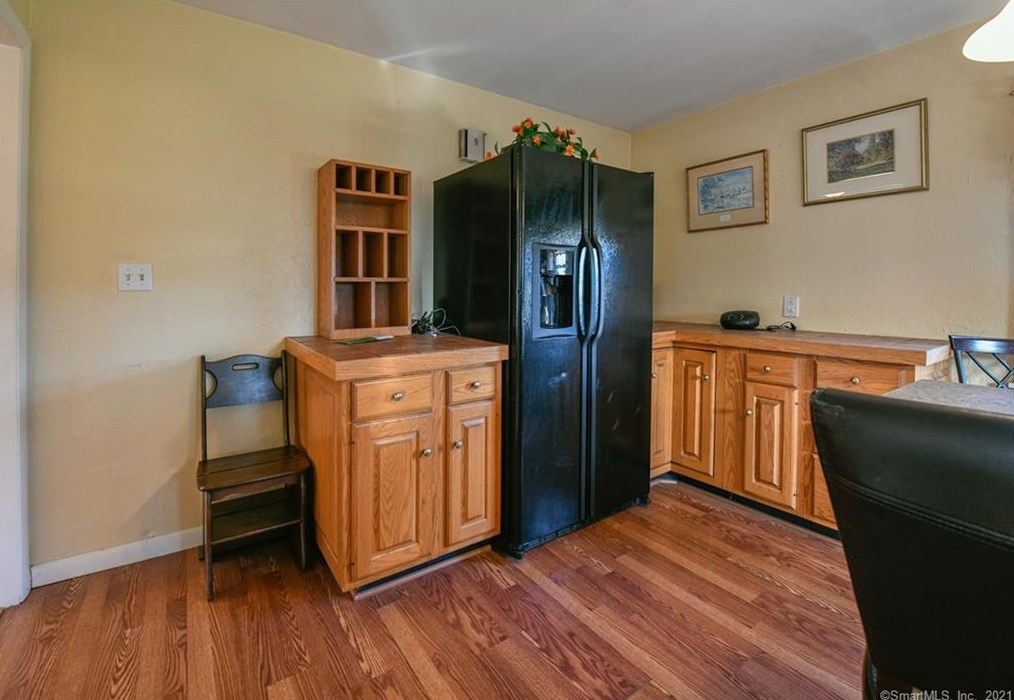 15 Elizabeth Rd, New Haven CT 06514-3203 exterior