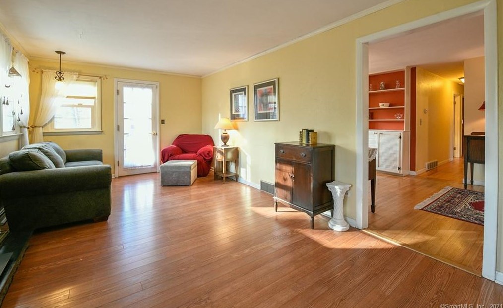 15 Elizabeth Rd, New Haven CT 06514-3203 exterior