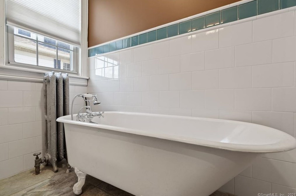 108 Freeman Ave, Stratford CT  06614-4021 exterior