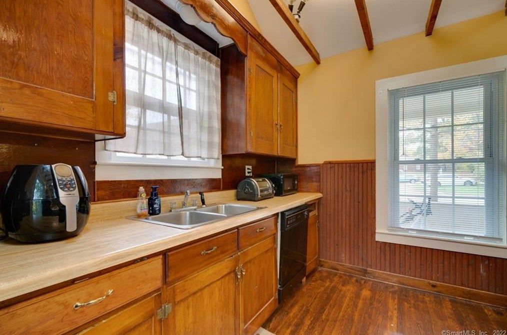 286 Summit St, Chestnut Hill CT  06226-2334 exterior