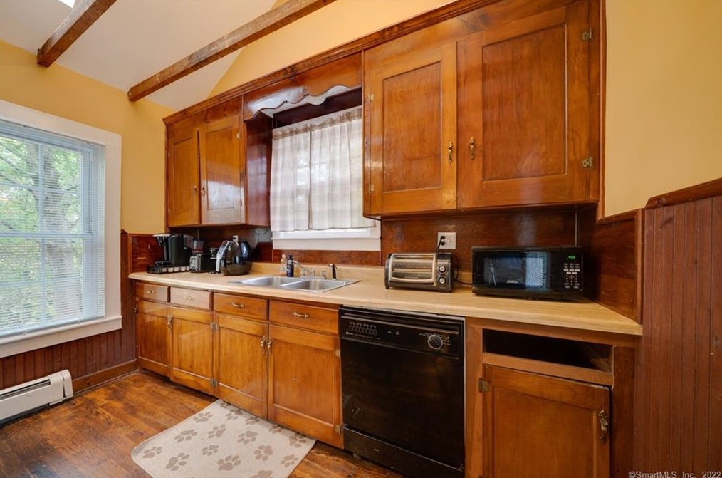286 Summit St, Chestnut Hill CT  06226-2334 exterior