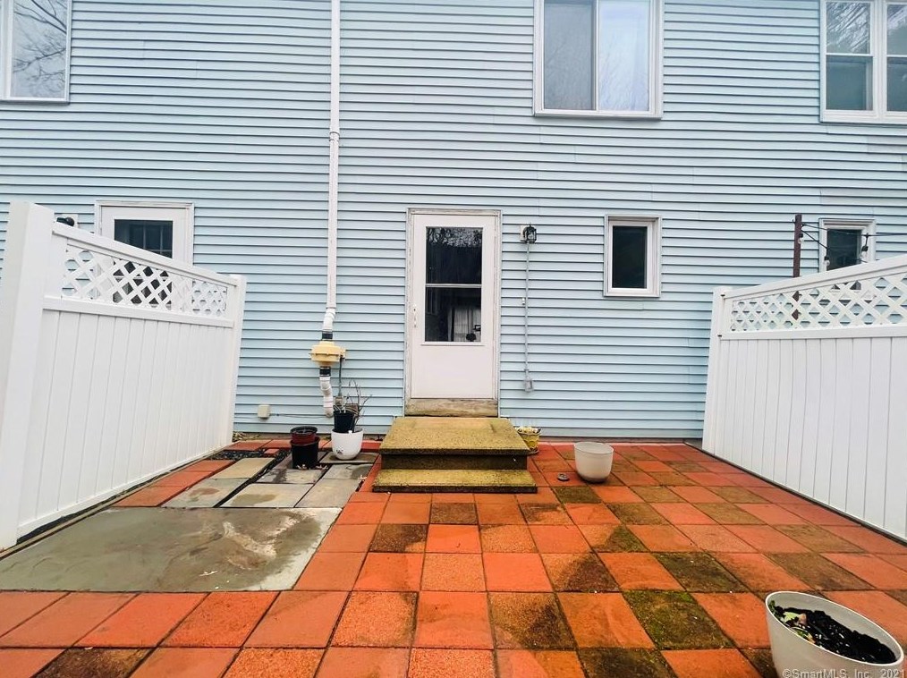 172 Woodland St, Meriden CT  06451-2080 exterior