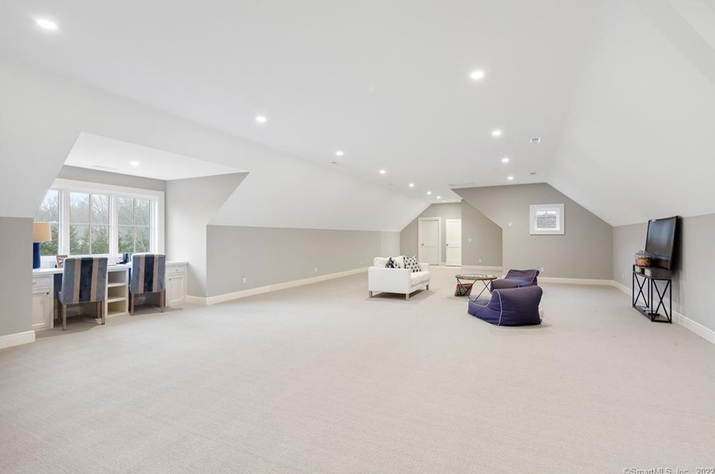 9 Burr Farms Rd, Westport CT 06880 exterior