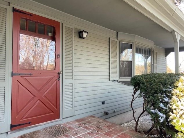15 Hillside Manor Ave, Vernon CT  06066-4910 exterior