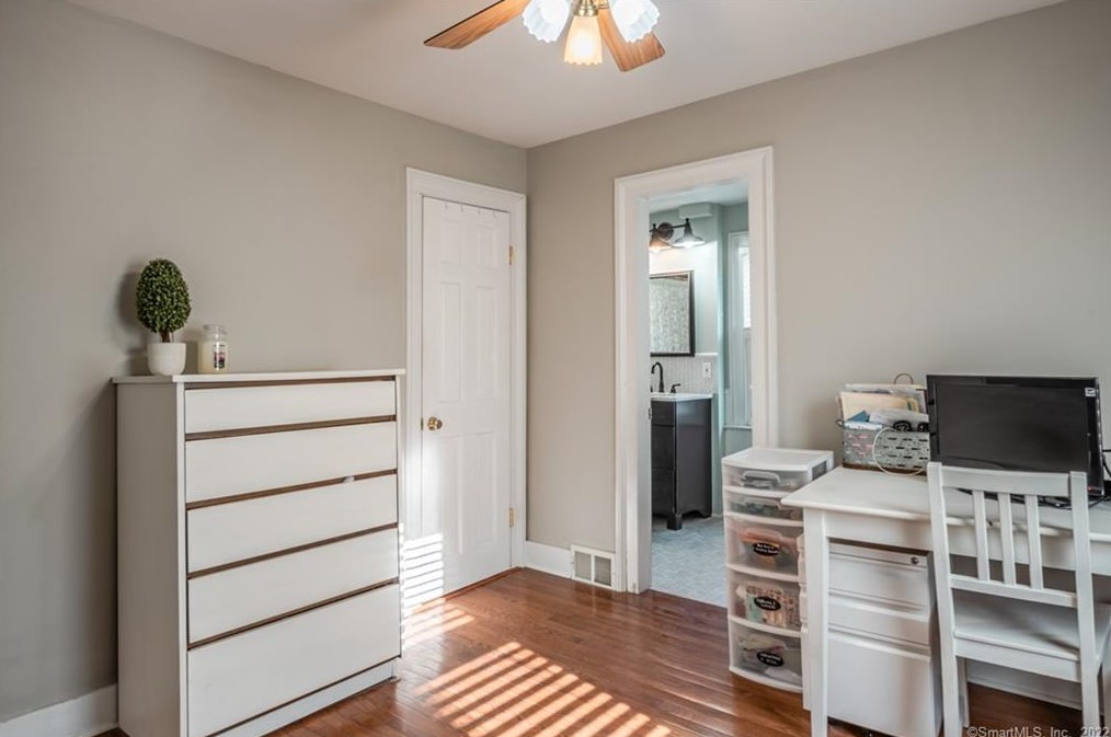 459 3 Ave, New Haven CT 06516-5447 exterior