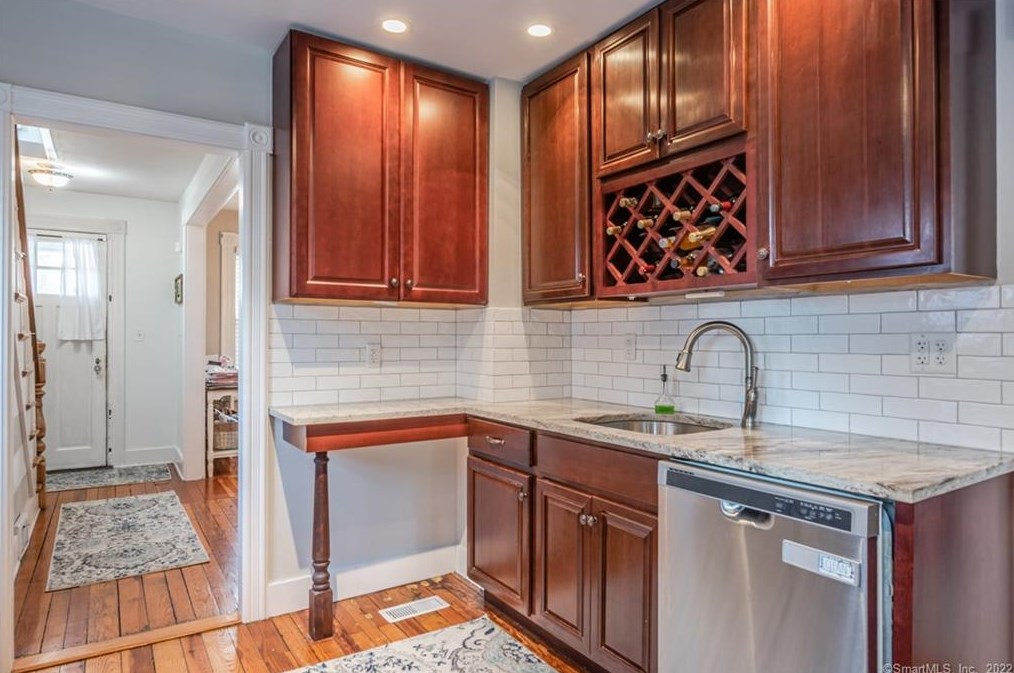 459 3 Ave, New Haven CT 06516-5447 exterior