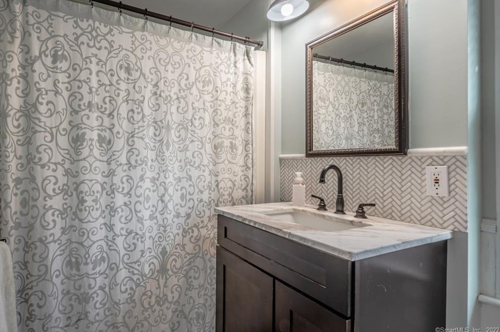 459 3 Ave, New Haven CT 06516-5447 exterior