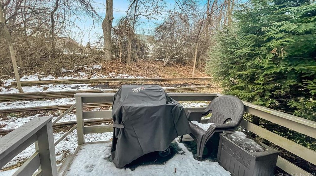 145 Salem Dr, Cromwell CT  06416-1238 exterior