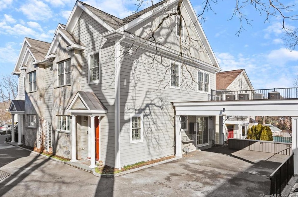 43 Harold St, Cos Cob CT  06807-2134 exterior