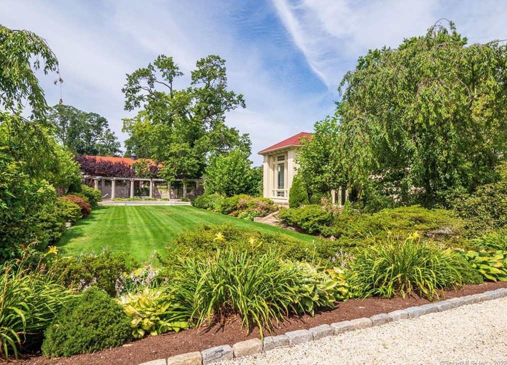 10 Bluewater Hl, Westport CT  06880-6505 exterior