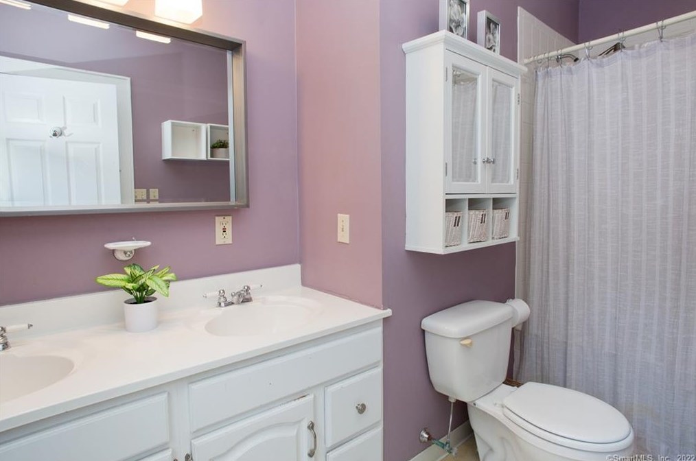 219 Arch Rd, Avon CT 06001-4209 exterior