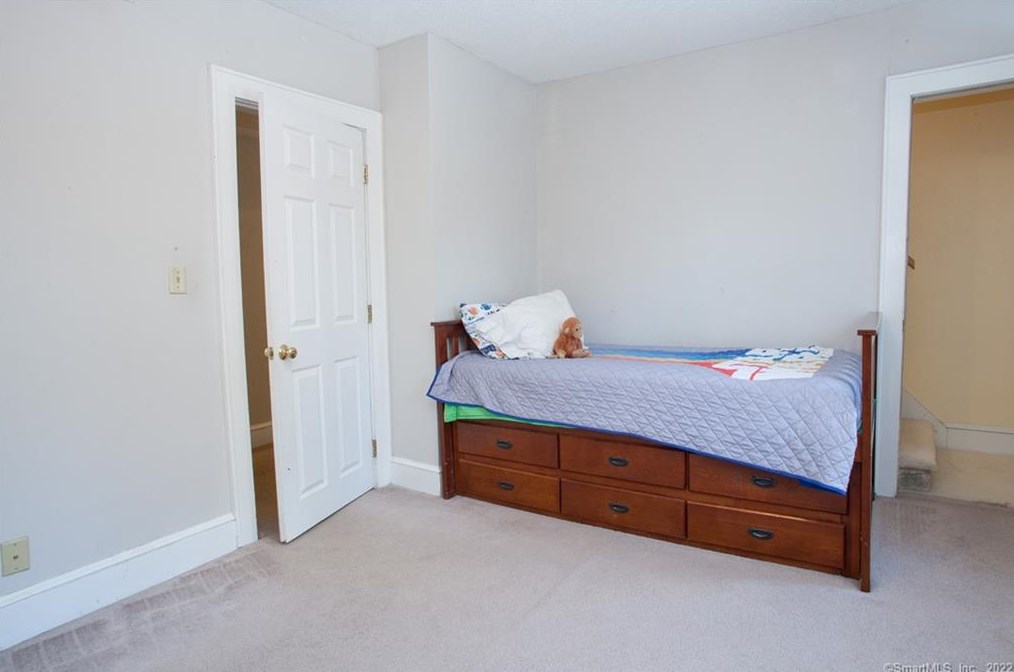 219 Arch Rd, Avon CT 06001-4209 exterior