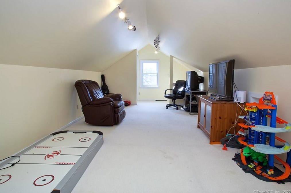 219 Arch Rd, Avon CT 06001-4209 exterior