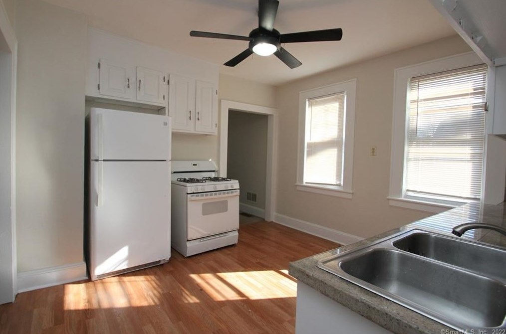 22 Hibiscus St, Fairfield CT  06825-5412 exterior