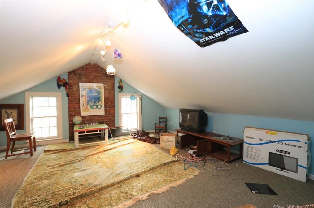 42 Brookview Ave, Fairfield CT  06825-1833 exterior