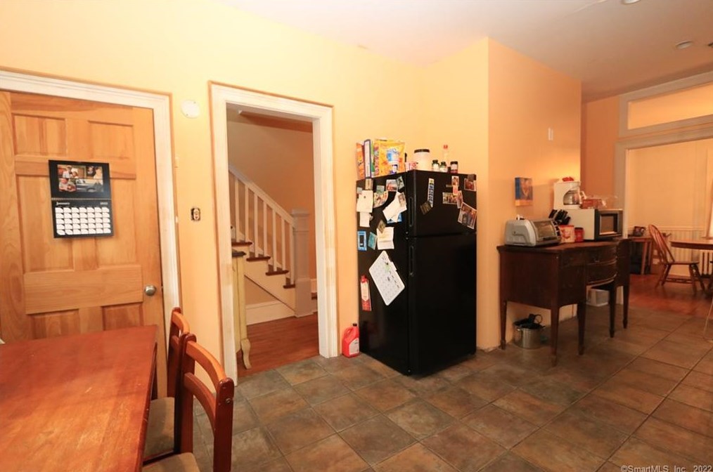 42 Brookview Ave, Fairfield CT  06825-1833 exterior