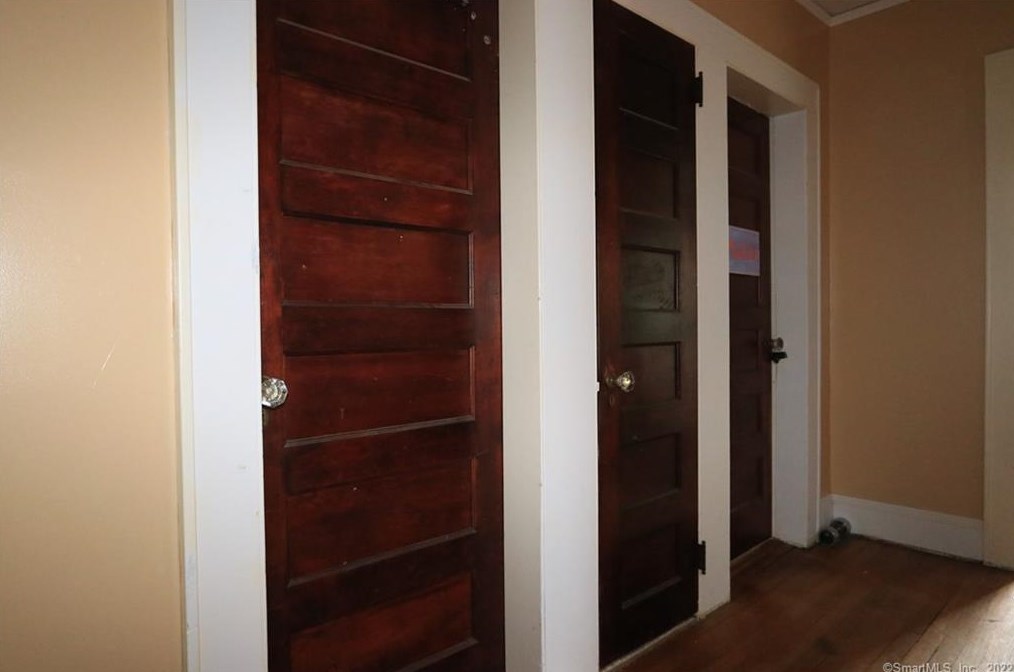 42 Brookview Ave, Fairfield CT  06825-1833 exterior