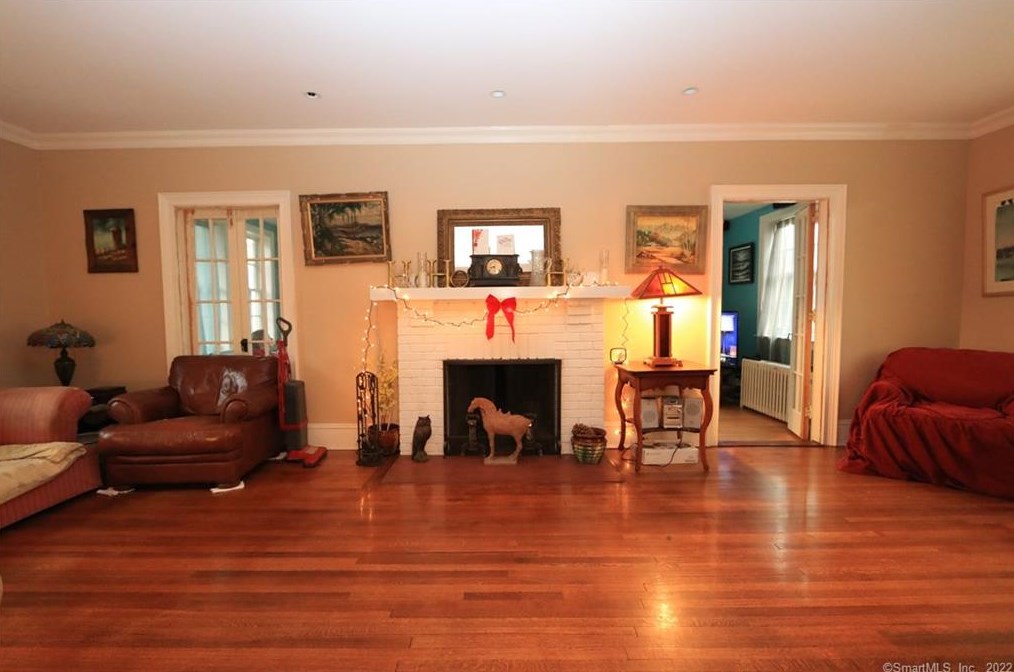 42 Brookview Ave, Fairfield CT  06825-1833 exterior