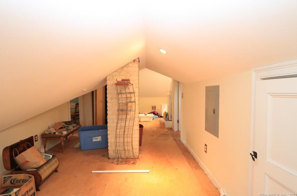 42 Brookview Ave, Fairfield CT  06825-1833 exterior