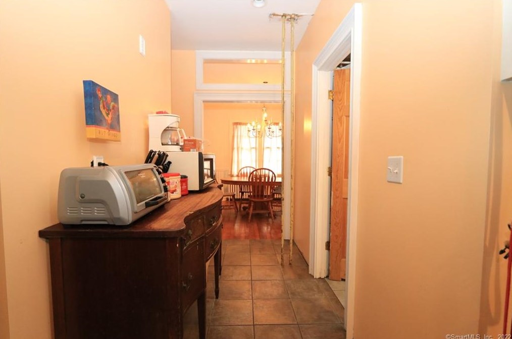 42 Brookview Ave, Fairfield CT  06825-1833 exterior