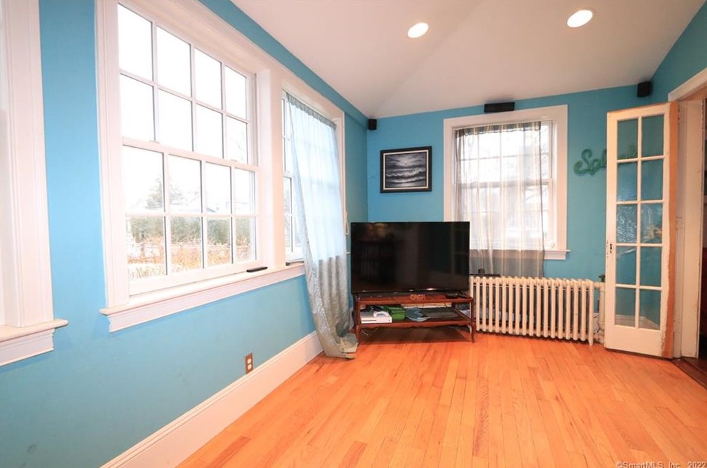 42 Brookview Ave, Fairfield CT  06825-1833 exterior