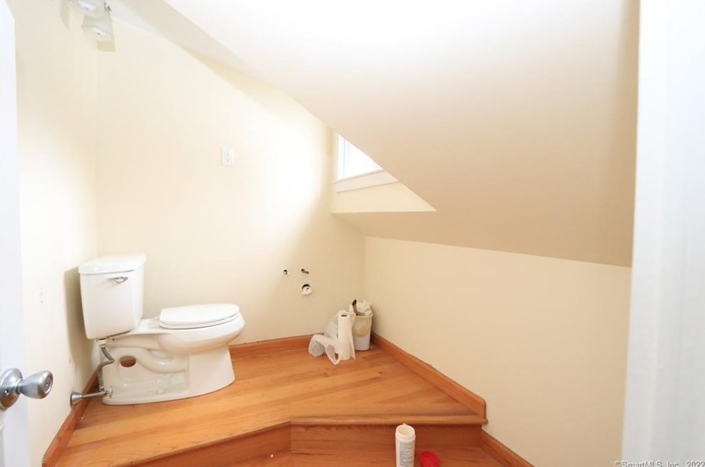 42 Brookview Ave, Fairfield CT  06825-1833 exterior