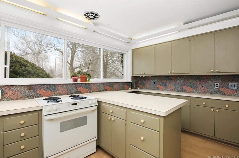 2100 St, Fairfield CT 06824-1739 exterior