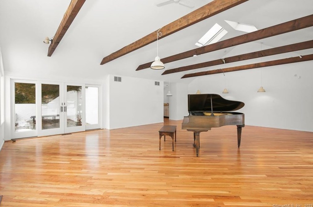 2100 St, Fairfield CT 06824-1739 exterior