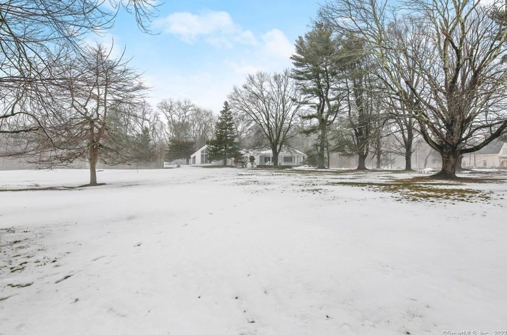 2100 St, Fairfield CT 06824-1739 exterior