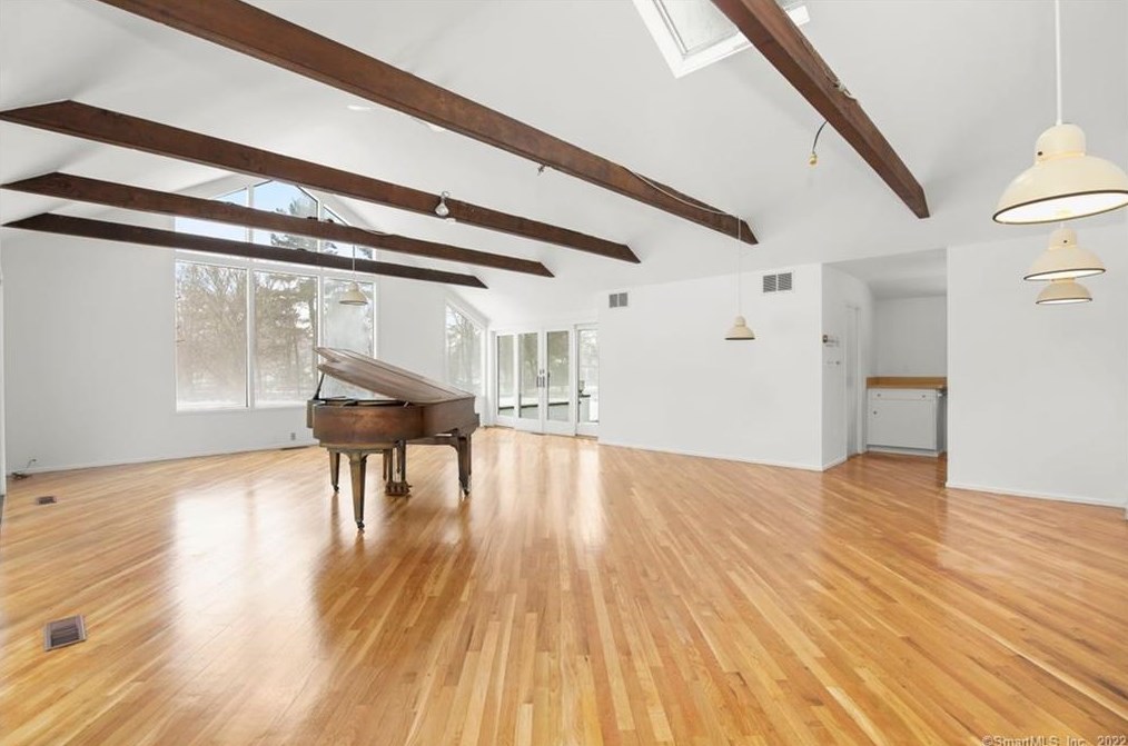 2100 St, Fairfield CT 06824-1739 exterior