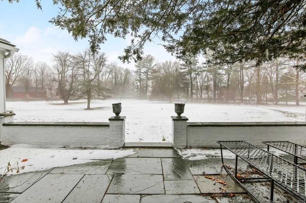 2100 St, Fairfield CT 06824-1739 exterior