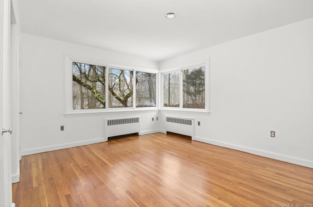 2100 St, Fairfield CT 06824-1739 exterior